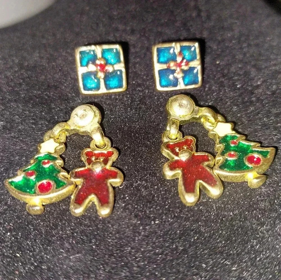Christmas Present Earrings with Bear and Tree Charms Gold Tone - Picture 2 of 5